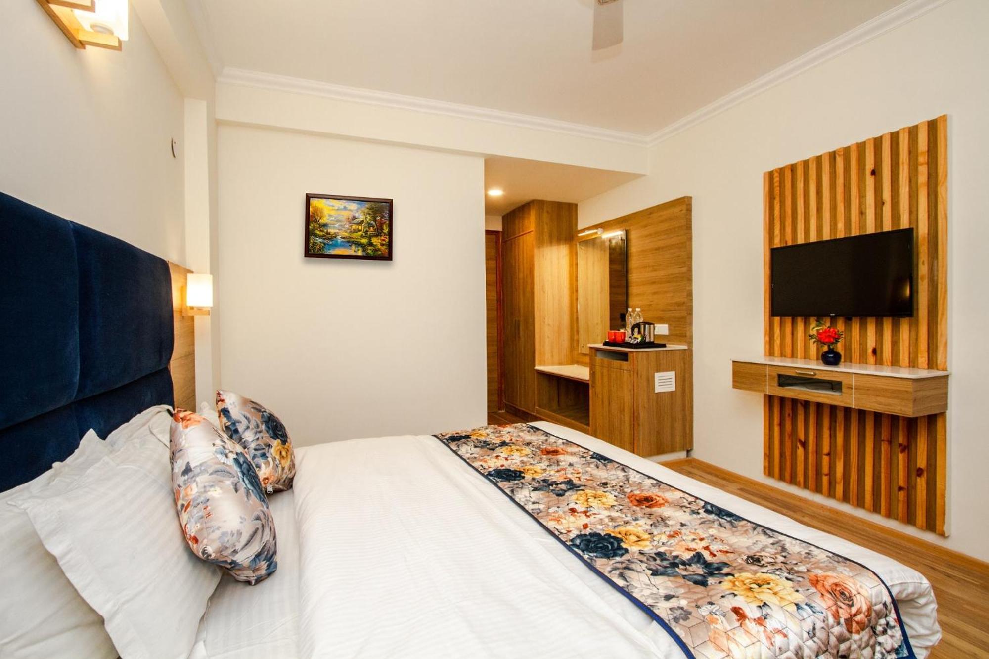Anand Vardhan Resorts Manali  Phòng bức ảnh