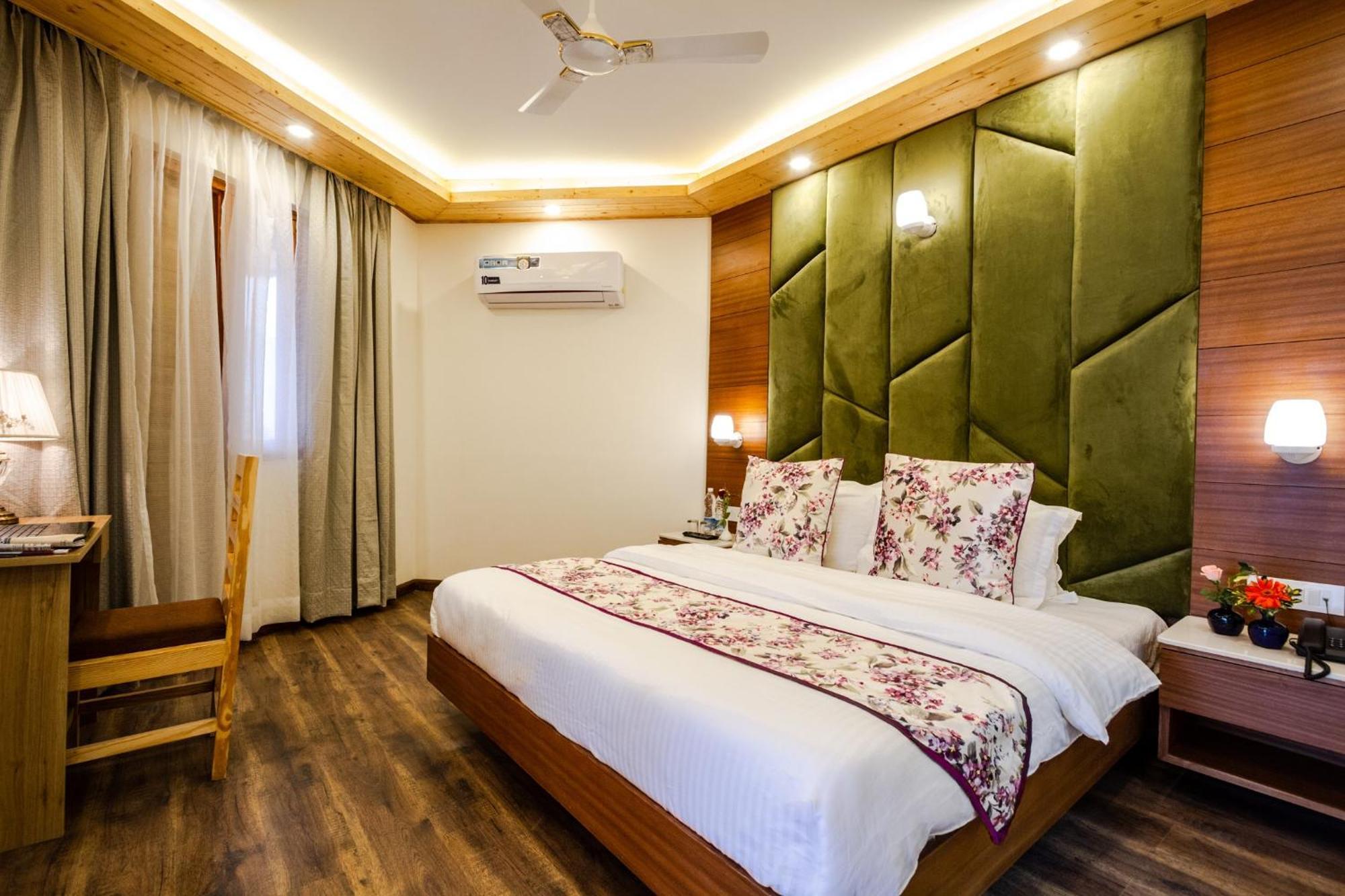 Anand Vardhan Resorts Manali  Phòng bức ảnh