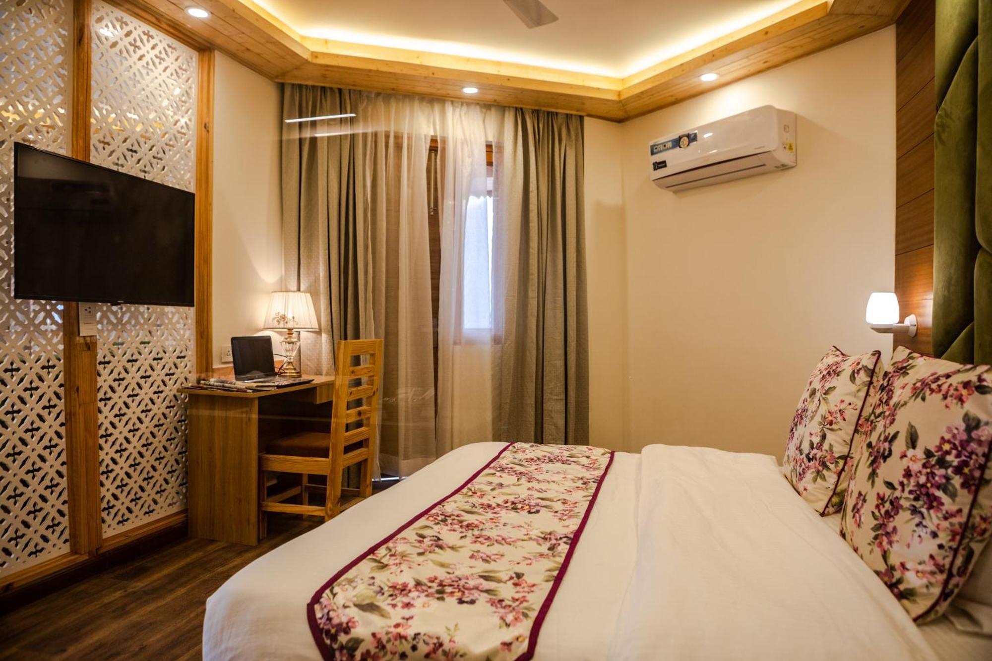 Anand Vardhan Resorts Manali  Phòng bức ảnh